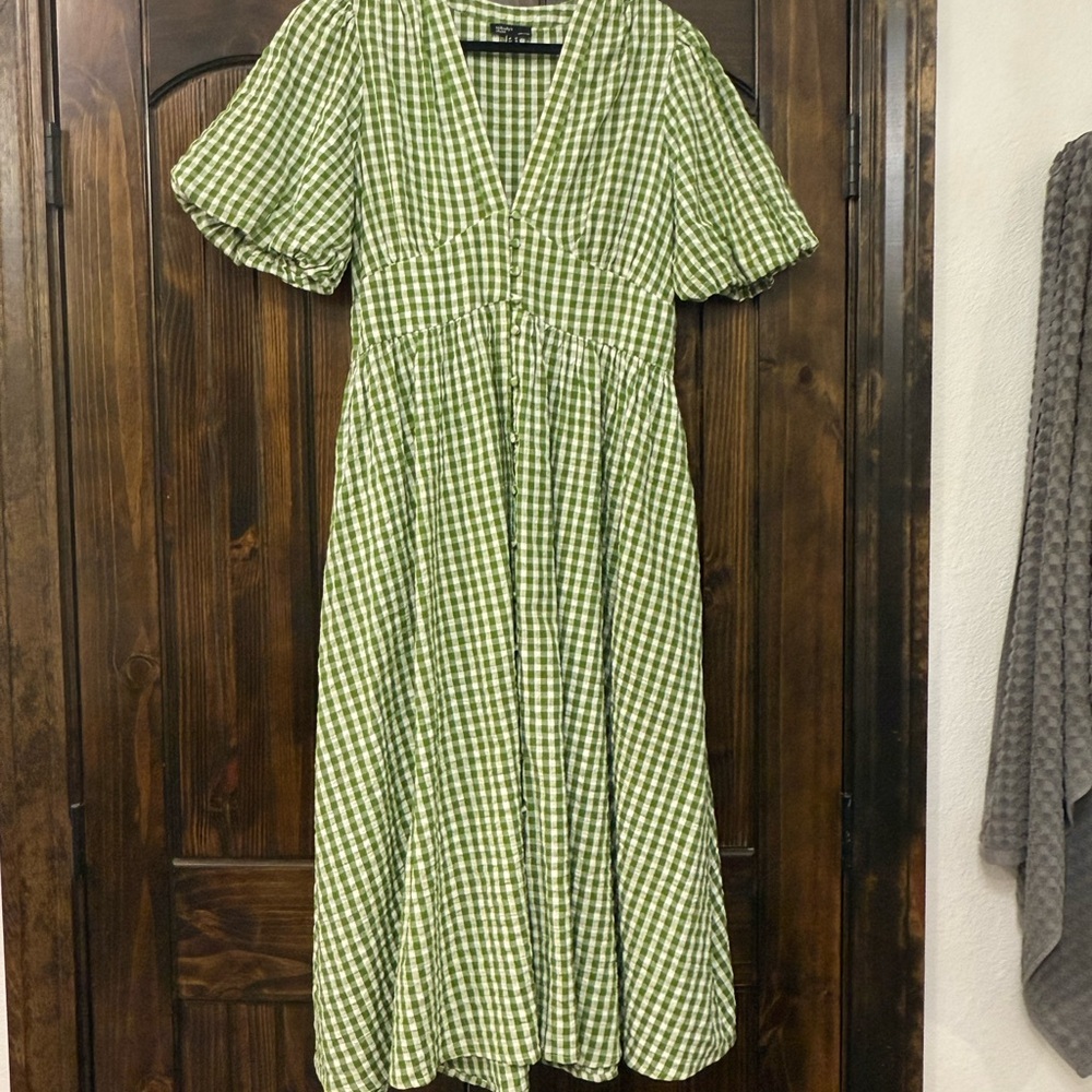 Elegant Green Checkered Midi Dress